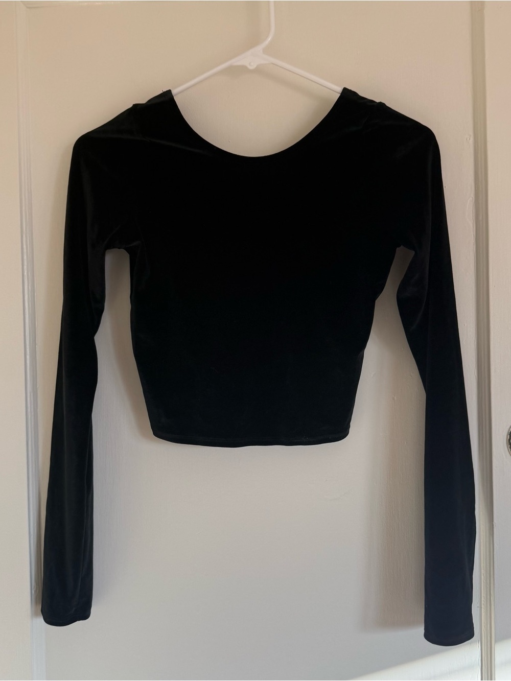 Abercrombie & Fitch Black Velvet Long-Sleeve Crop Top